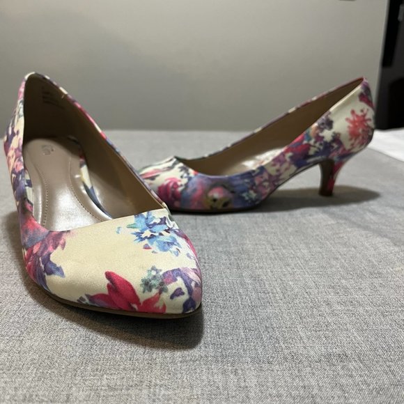 K&M Women's Floral low heels - Picture 6 of 9